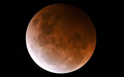 Затемнување на Месечината на 19 ноември: Доаѓаат големи промени за овие 4 хороскопски знаци!