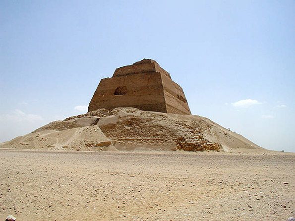 Пет познати пирамиди кои не се наоѓаат во Гиза