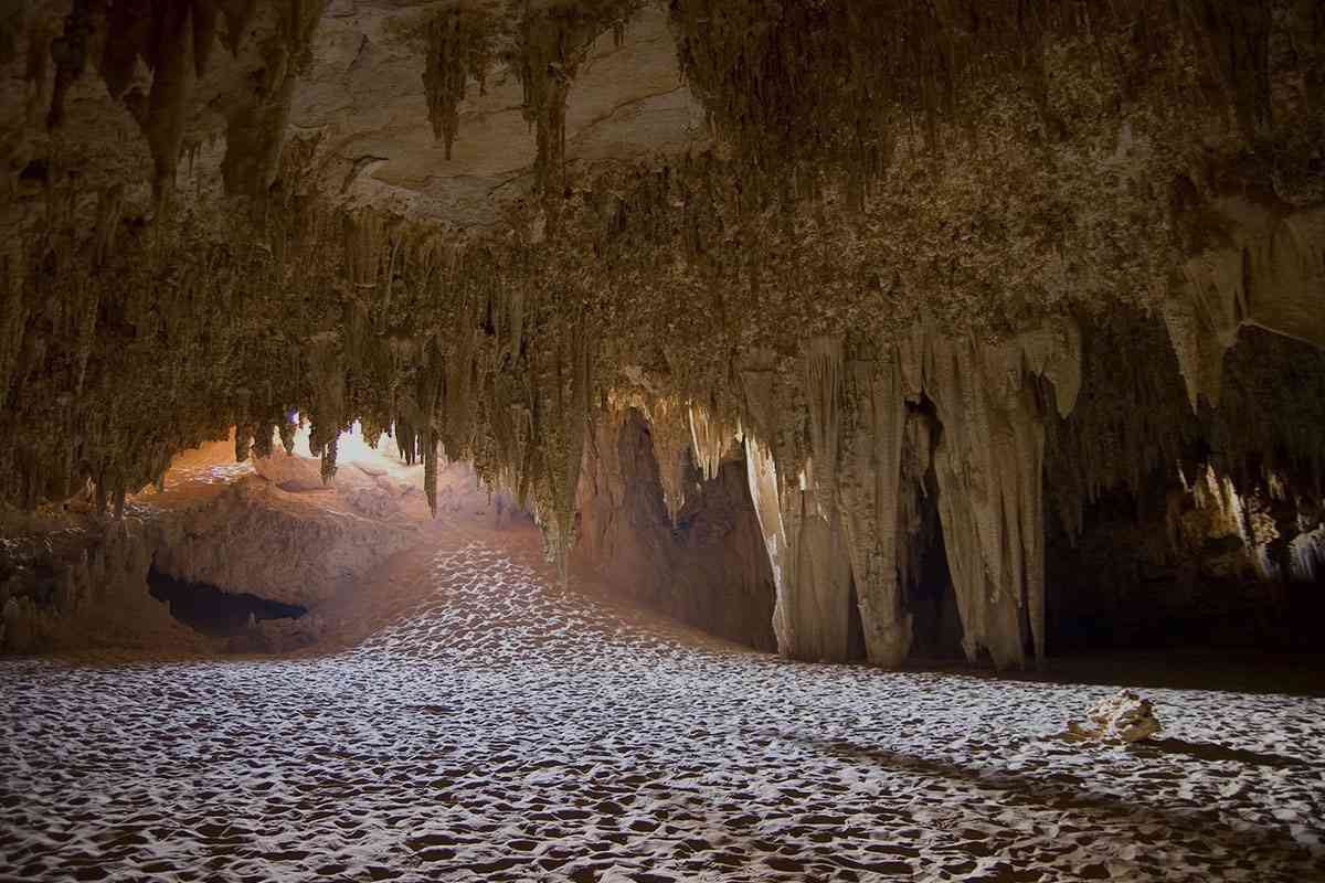 Пештерата Џара: Едно од најмагичните места во египетската пустина! 
