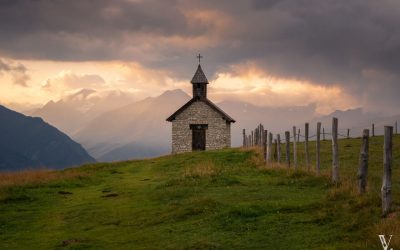 Мистичноста на европските цркви и капели доловена преку објективот на холандски фотограф