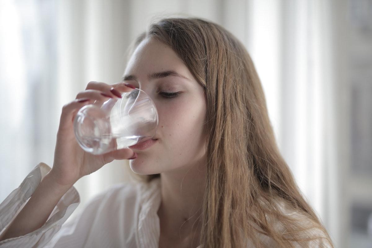 Што претставува алкалната вода и кои се нејзините здравствени придобивки?