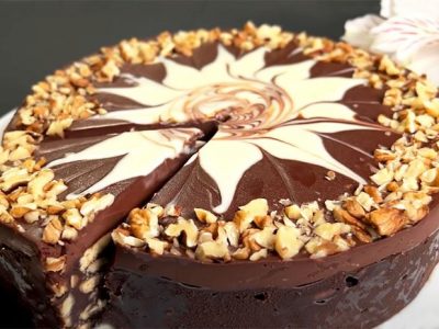 Рецепт за вкусна торта со чоколадо и ореви без печење
