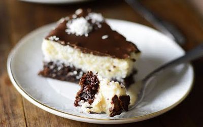 Рецепт за неодоливо вкусен колач со кокос и чоколадна глазура!