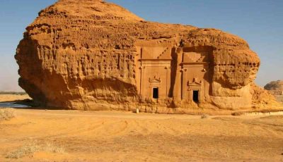 Камен град во Саудиска Арабија кој го споредуваат со Петра