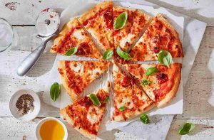 Рецепт за тесто за пица: Потребни ви се само 2 состојки!