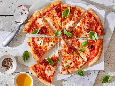Рецепт за тесто за пица: Потребни ви се само 2 состојки!