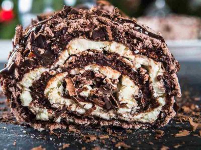 Ќе го обожавате: Рецепт за ролат со чоколадо и пире од костени