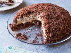Прсти да излижете: Рецепт за десерт со чоколадо, шлаг и банани