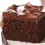 Превкусна: Рецепт за чоколадна торта без јајца која за миг ќе ви го подобри расположението!