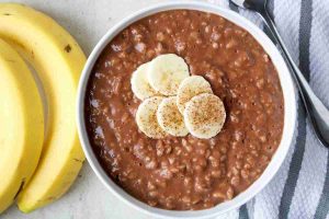 Идеална за појадок и за слабеење: Овесна каша со банана и какао
