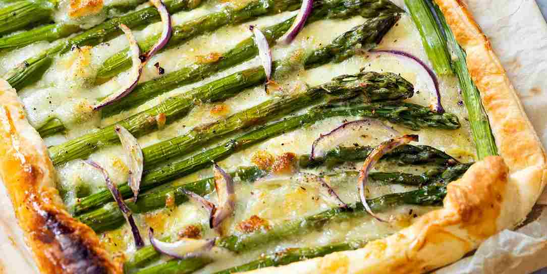 Морате да ја пробате: Пролетна пита со аспарагус и сирење