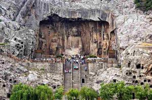 „Змејска порта“: Неверојатни карпи со илјадници пештери каде се пронајдени рецепти за долговечност!