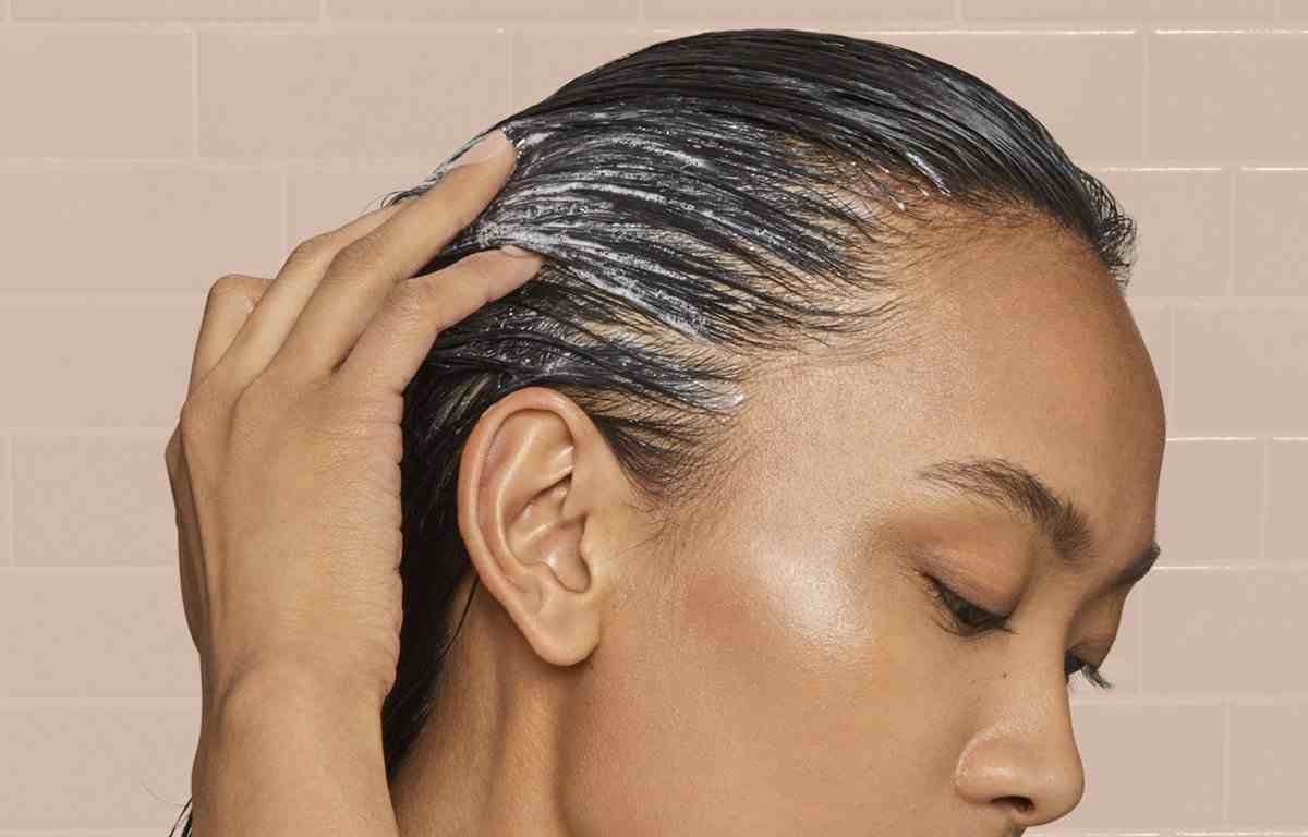 Домашен рецепт за пилинг на скалпот и побрз раст на косата