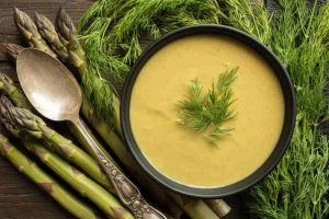 Рецепт за пролетна супа полна со протеини