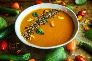 Вкусна и здрава: Супа од домати, наут и тиква