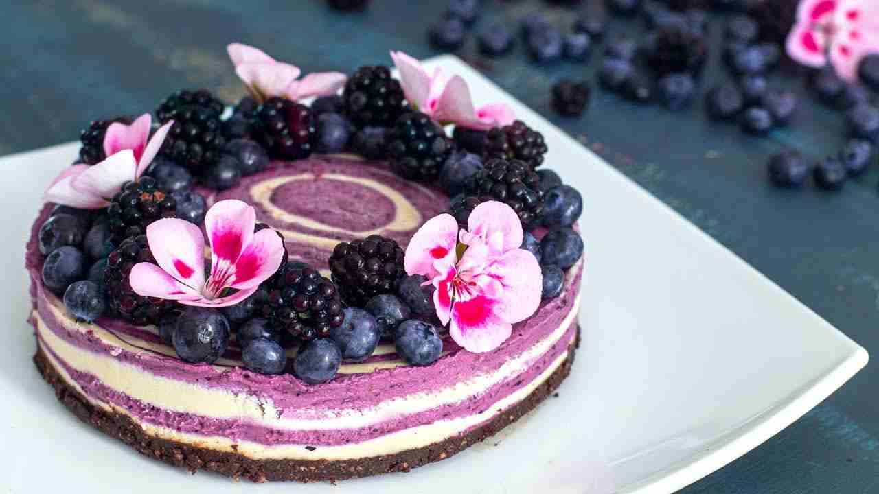 Колач со капини и боровинки: Толку е вкусен!