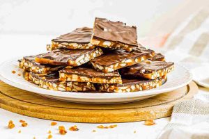 Рецепт за домашна карамела со чоколадо и бадеми