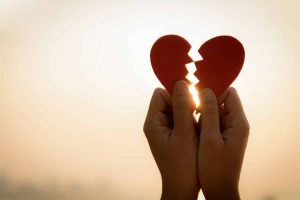 5 нешта кои ве очекуваат откако ќе ви биде скршено срцето