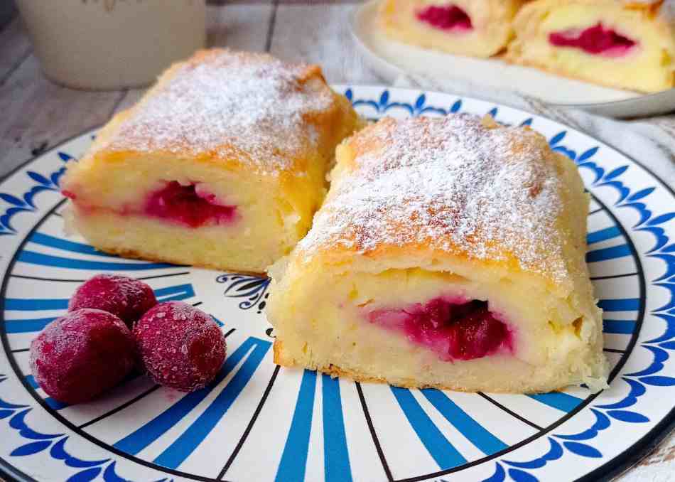 Рецепт за највкусната пита со вишни и пудинг од ванила