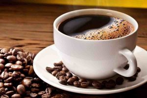 Дали е здраво пиењето кафе на празен стомак?