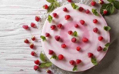 Супер летно освежување: Рецепт за сладолед торта со бобинки