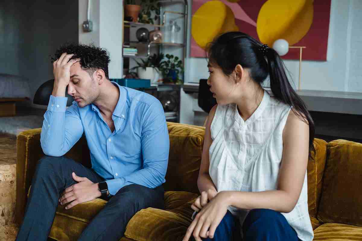 Знаци за трауматско поврзување со партнерот