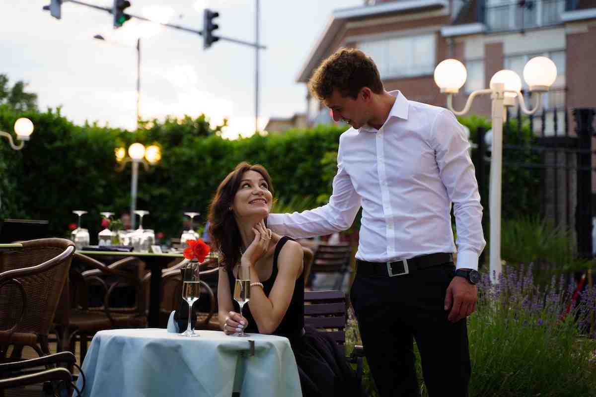 Кои прашања можат да ја опуштат атмосферата за време на првиот љубовен состанок?