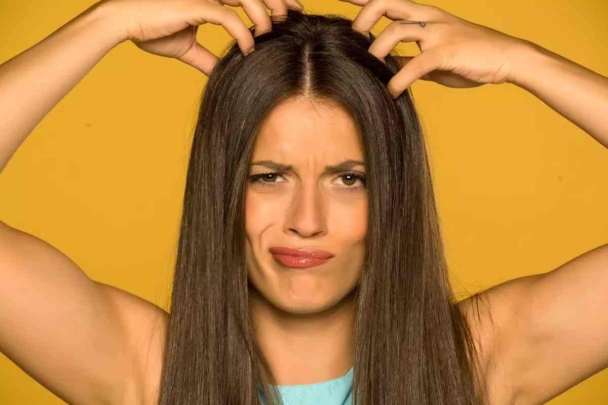 Која е една од најчестите причини за појавата на мрсна коса, а за која не сме свесни?